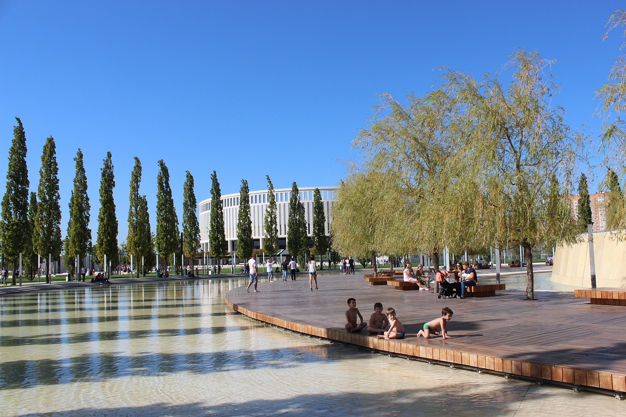 再次向我们 再次向我们